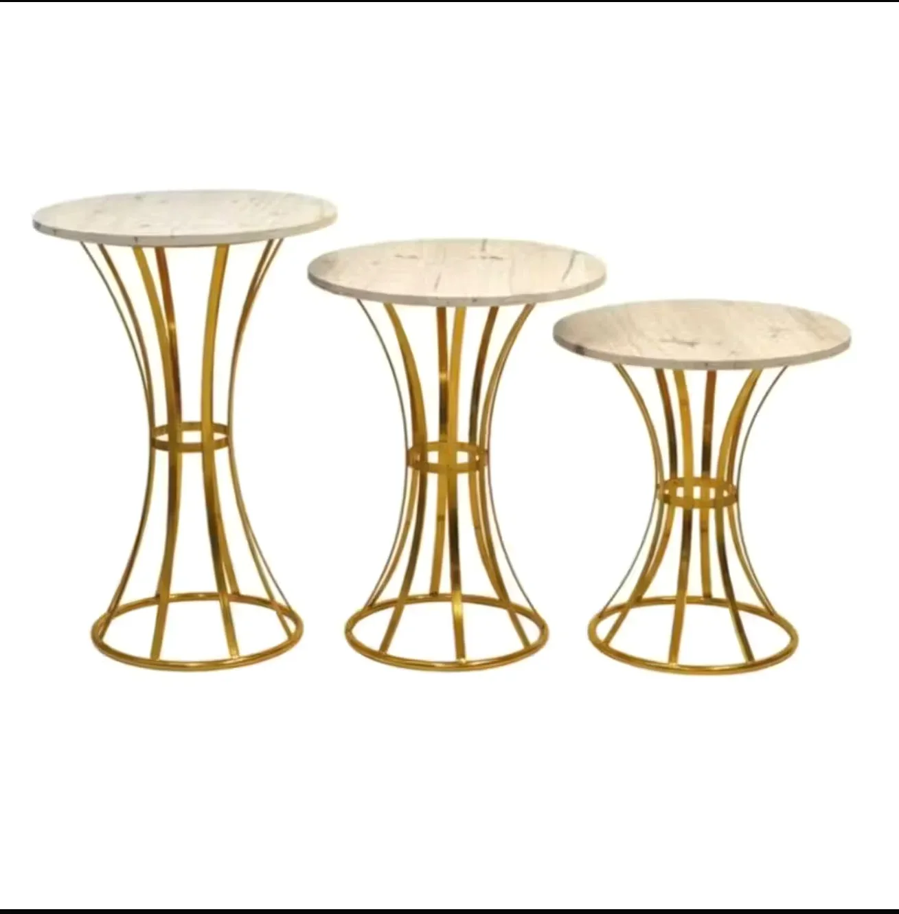 Trio de Mesas Dourado para alugar em Brazlândia